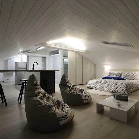 Apartment La Mansarda Di Juliette Desenzano del Garda