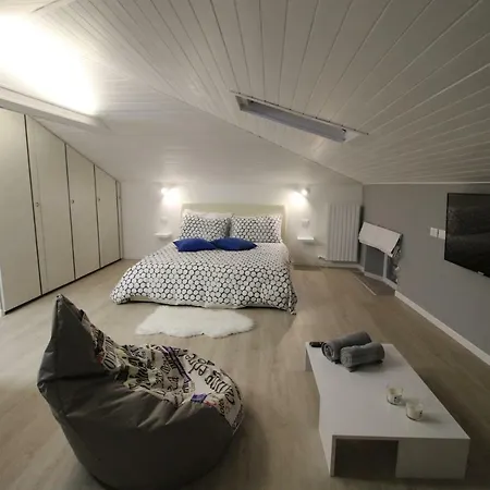La Mansarda Di Juliette Apartment Desenzano del Garda
