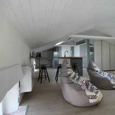 La Mansarda Di Juliette Apartment Desenzano del Garda